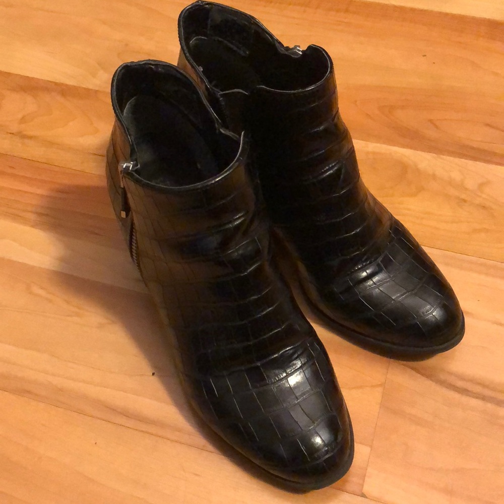 3/$20 Fake alligator shortie boots with heels | size 8.5